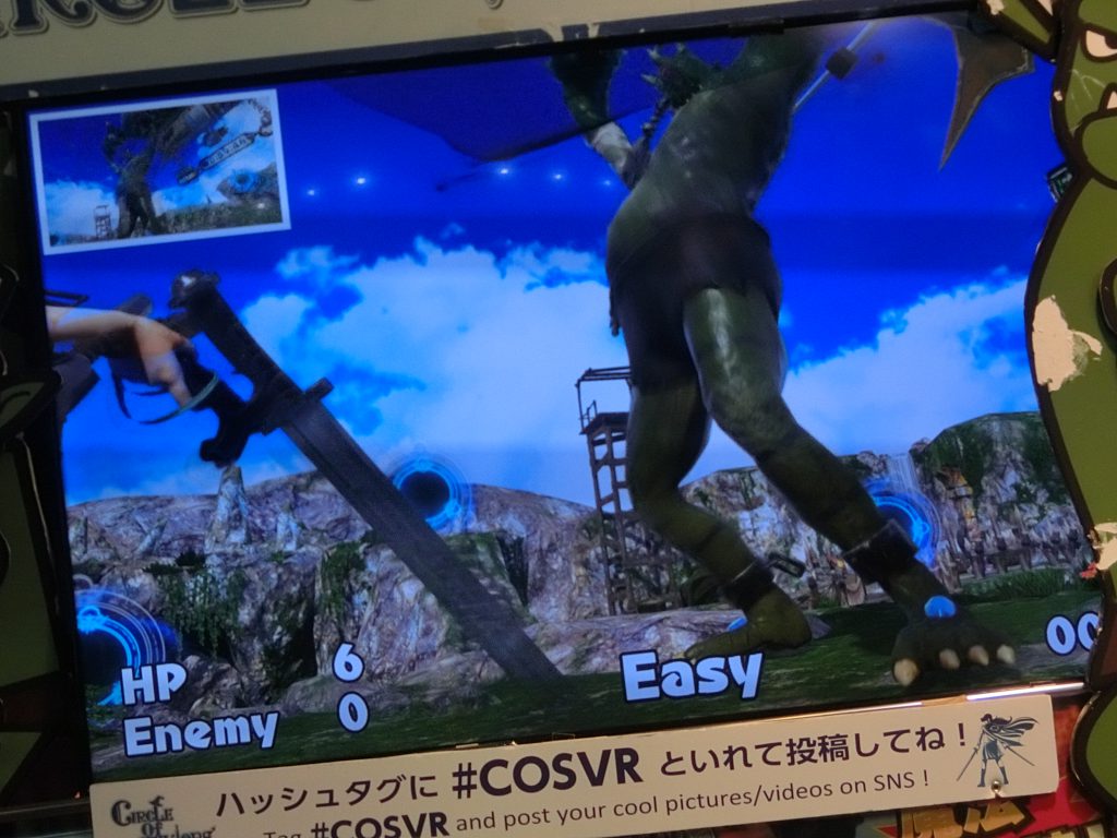 CIRCLE OF SAVTORSのプレイ中の様子。巨大モンスターと戦っています。