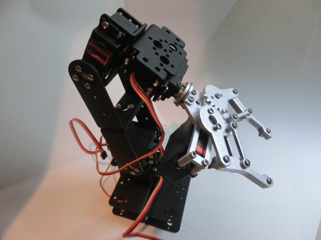 RaspberryPiとサーボモータで5軸ロボットアームを動かしてみた │ Kazuki Room ～ モノづくりブログ